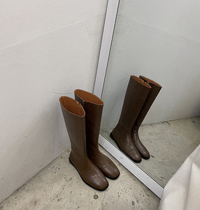 Simple long boots